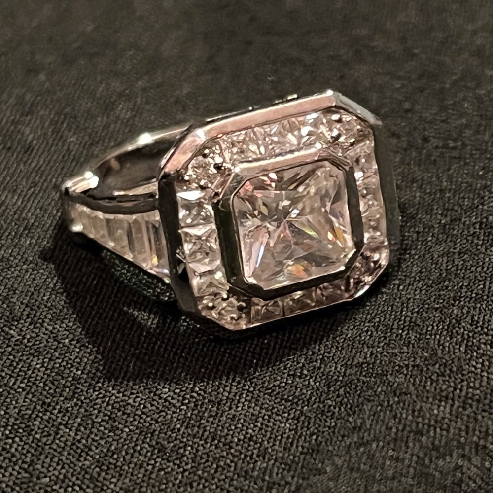 Sterling silver and CZ ring - Picture 4 of 8